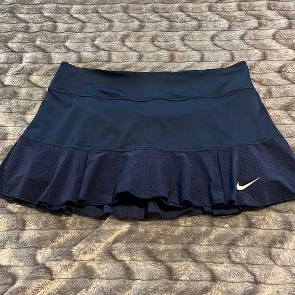 Nike Dri-Fit tennis skirt - Picture 3 of 8